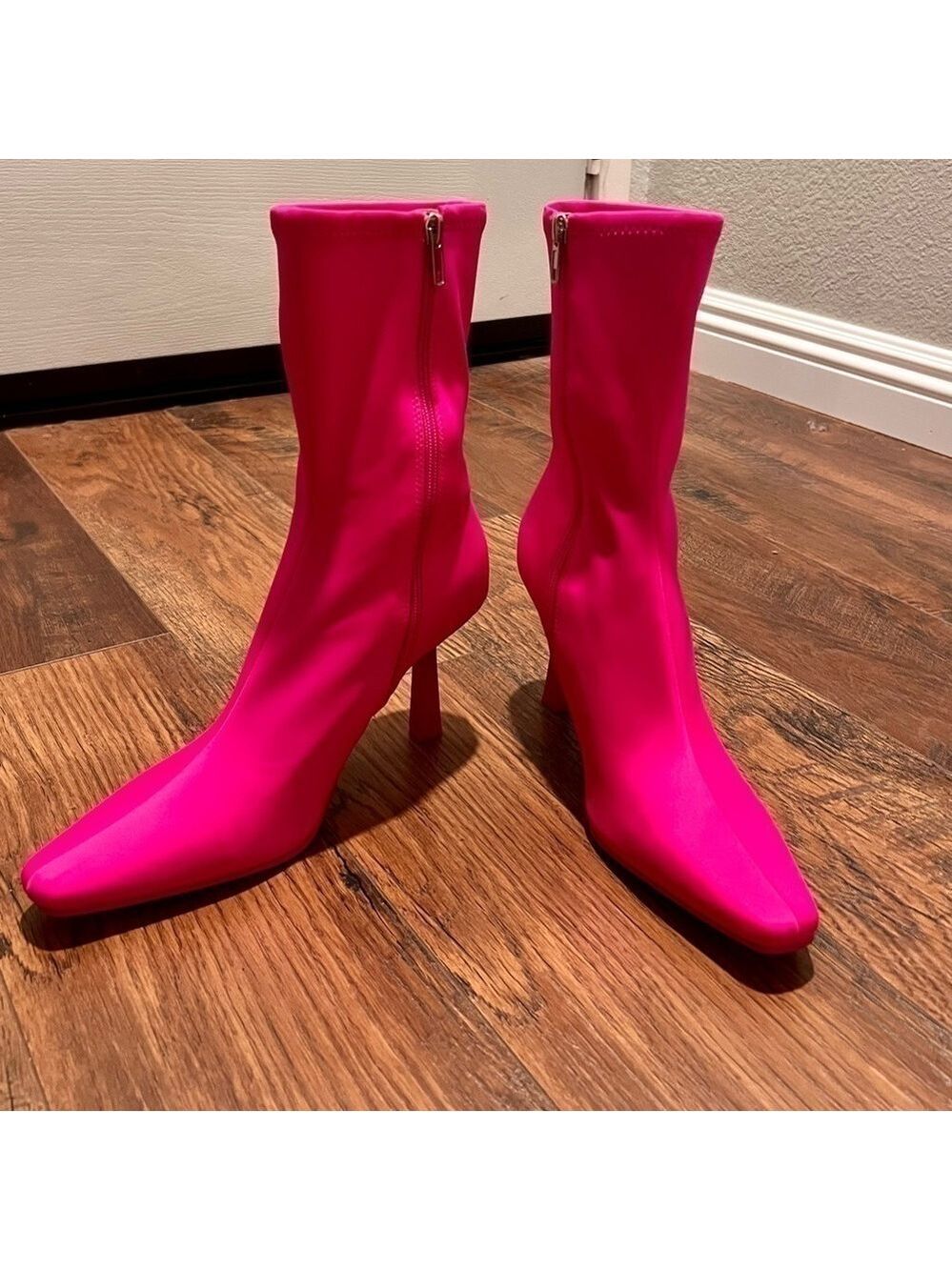 Steve MADDEN VAKAY hot pink sock ankle boots. Size 8.5. NWOT